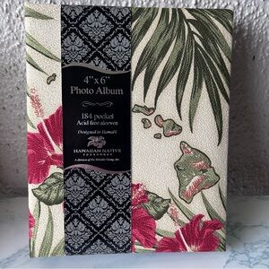 Hawaiian photo album with Hawaiian Islands, hibiscus flowers and palm leaves NWT